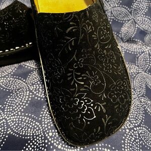 Algeria Nursing Clogs, Size 41, Women’s size 10. Gently used.